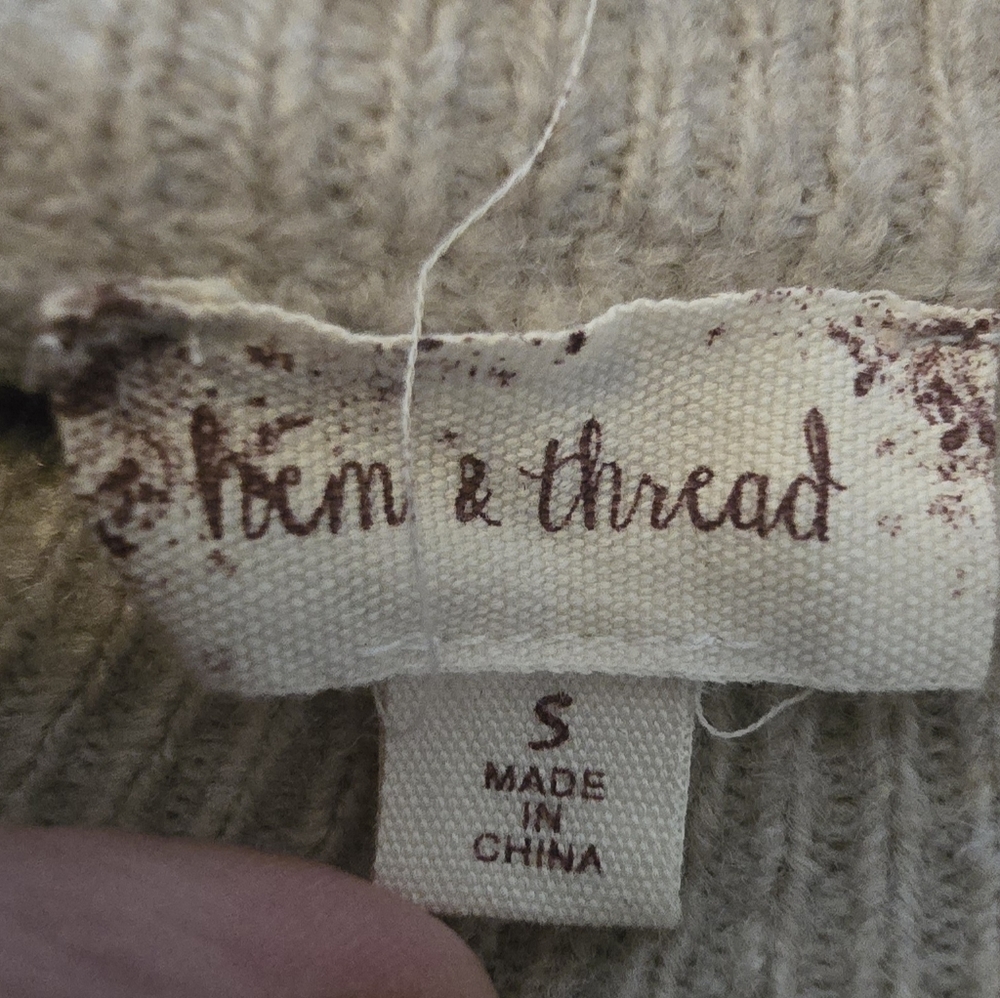 Hem & Thread Sweater Size Small - Picture 2 of 3